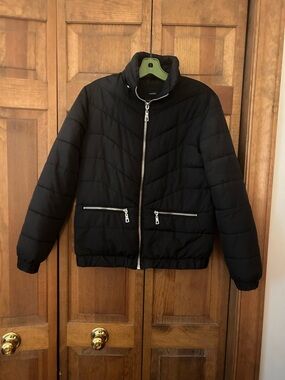 Forever 21 Women’s S Classic Black Minimal Puffer Coat Jacket W/ Silver Hardware